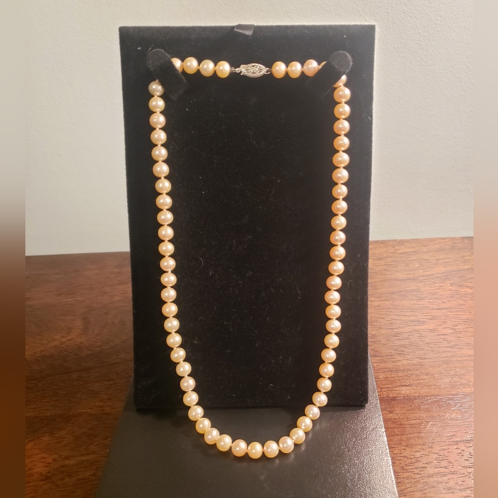 Elegant Pearl Necklace
